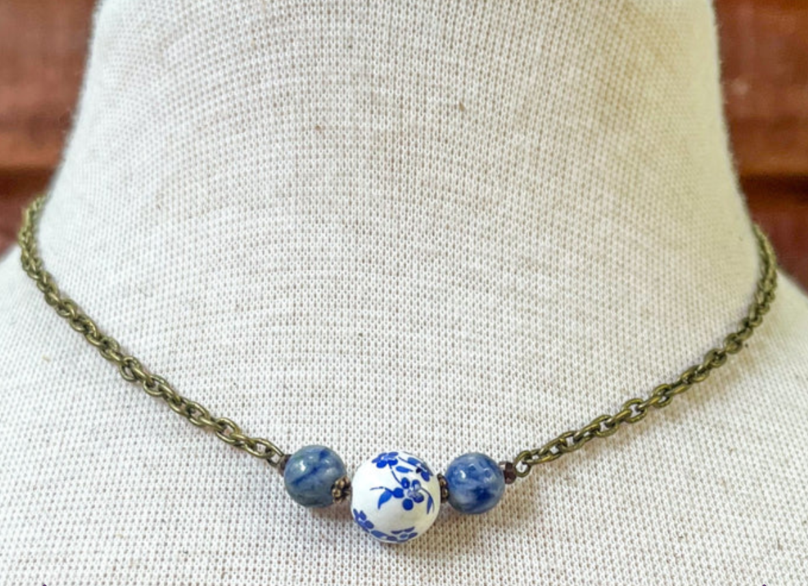 HANDMADE VINTAGE BOHO BLUE & WHITE FLORAL BEADED CHOKER NECKLACE