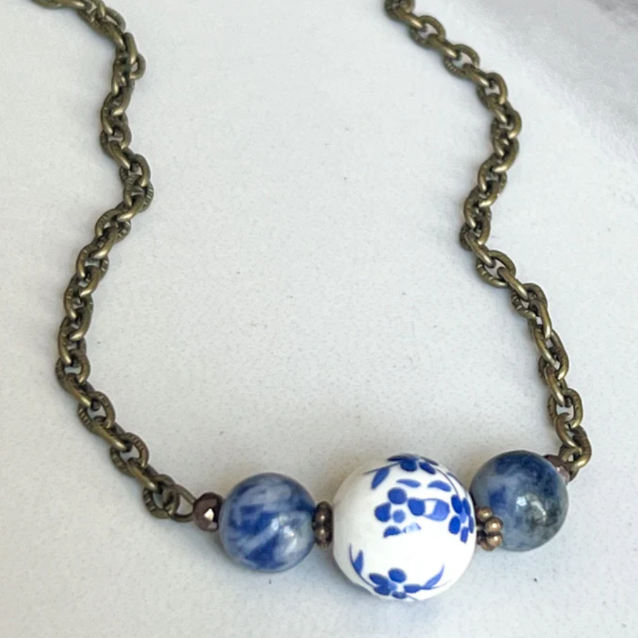 HANDMADE VINTAGE BOHO BLUE & WHITE FLORAL BEADED CHOKER NECKLACE