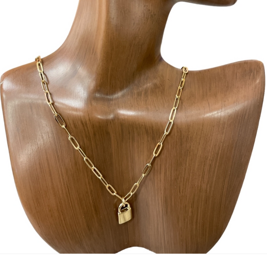 SMALL LOCK ON GOLD PAPERCLIP STYLE NECKLACE
